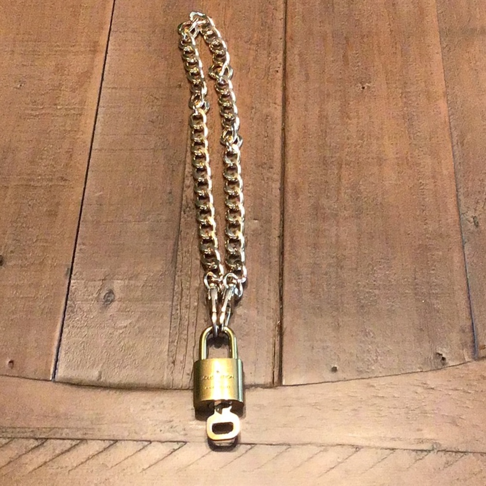 Authentic Louis Vuitton lock with chain necklace. - Picture 4 of 5